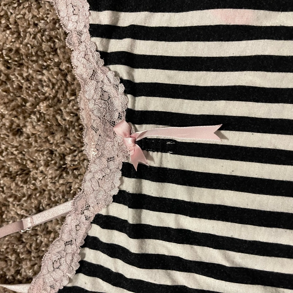 🩷Betsey Johnson Black and White Striped Cami with Lace🩷 - Picture 3 of 6